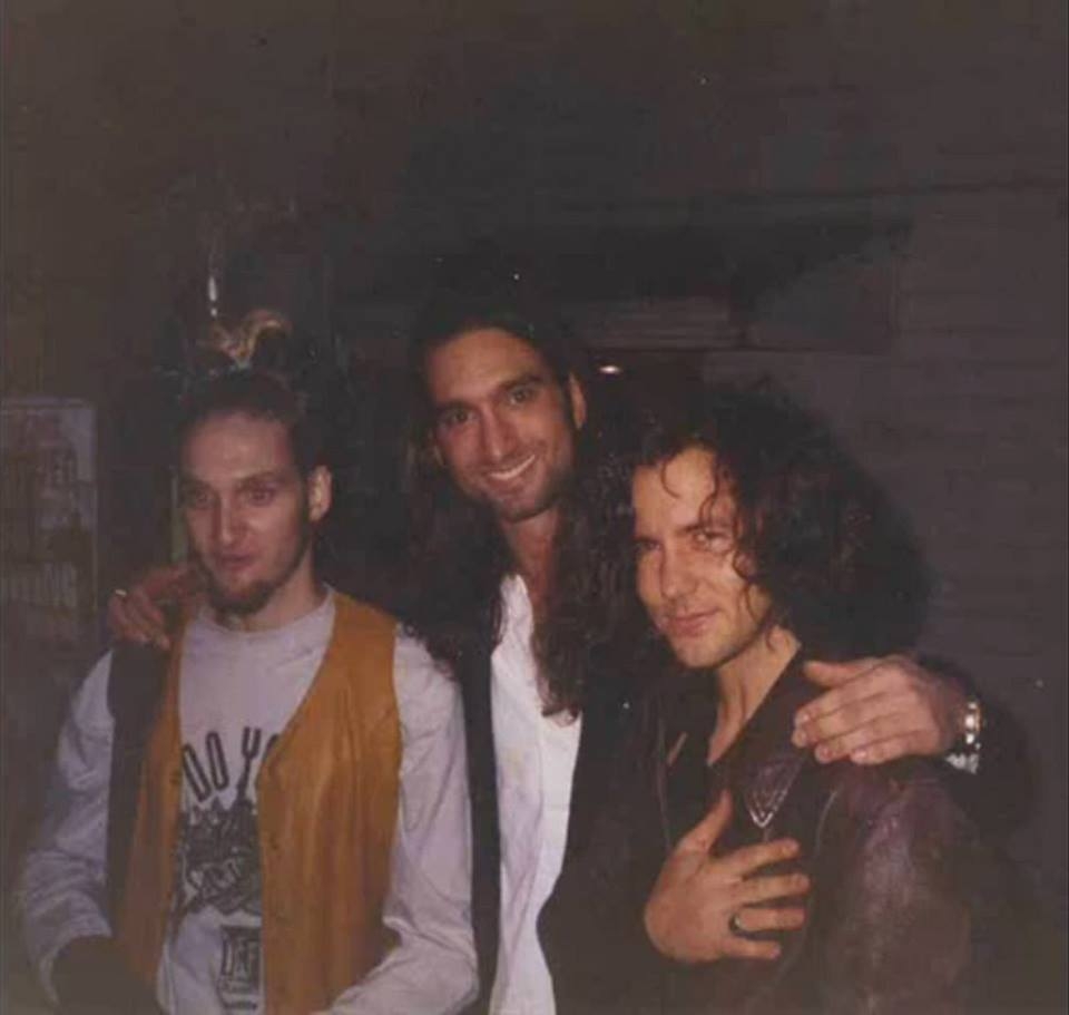 Ο Johnny Bacolas με τους Layne Syaley (Alice in Chains) και Eddie Vedder (Pearl Jam)