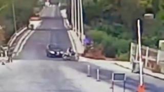 Απίστευτο επεισόδιο στα ελληνοτουρκικά σύνορα του Έβρου - Πυροβολήθηκε Έλληνας οδηγός (video)