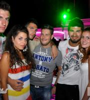 Closing night με χαμόγελα για το Yacht Club, στο λιμάνι.