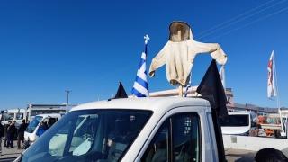 Διαμαρτυρία μελισσοκόμων της ΑΜΘ - Ζήτησαν από τον Τοψίδη να κατατεθεί ψήφισμα