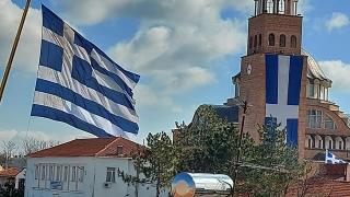 Η μεγαλύτερη γαλανόλευκη σημαία κυματίζει στο Διδυμότειχο (video)