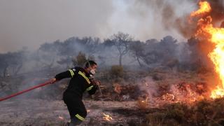 Φωτιά έχει ξεσπάσει στο χωριό Δικέλλων - Επιχειρούν 3 οχήματα