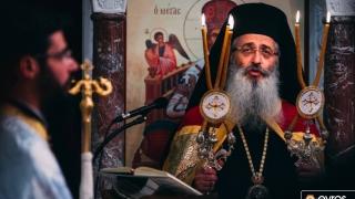 Ο Μητροπολίτης Αλεξανδρουπόλεως "απομακρύνει" τους ανεμβολίαστους ιερείς & ψάλτες