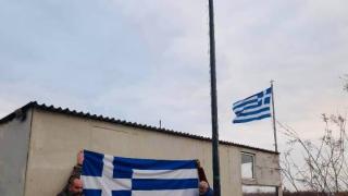 Τα παλικάρια του Αινήσιου Δέλτα ύψωσαν τη γαλανόλευκη και σκόρπισαν ρίγη συγκίνησης