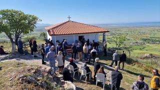 Συγκινητικός εορτασμός του Αγίου Γεωργίου, στο εκκλησάκι των Λουτρών (φωτο)