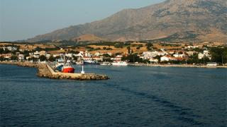 Εγκλωβισμένοι οι επιβάτες στο λιμάνι της Σαμοθράκης μετά από επακούμβηση του πλοίου