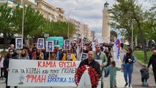 Πρωτομαγιά: Πορεία των εργατικών σωματείων με πλακάτ για τους 6 Εβρίτες της Καισαριανής