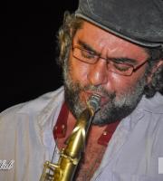 Απίθανη house βραδιά με σαξόφωνο και dj Bengoa στο Yacht club.