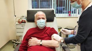 Πρώην δήμαρχος Αλεξανδρούπολης ήταν ο πρώτος πολίτης που εμβολιάστηκε στο Π.Γ.Ν.Α