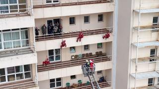 Τα Χριστούγεννα ήρθαν από το... παράθυρο στα παιδιά που νοσηλεύονται στο ΠΓΝΑ (video)