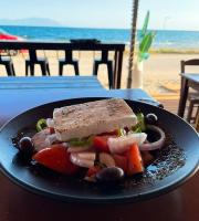 Oasis – Coffee, Food & More Παραλία Δικέλλων | Καλοκαίρι όπως το ονειρεύεσαι!