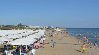 Διαμαρτυρίες για "κατάληψη" της Δημοτικής Πλαζ Αλεξανδρούπολης, από ξένους