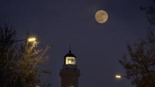 Πανσέληνος Αυγούστου: Πότε θα φωτίσει τον ουρανό το «φεγγάρι του Οξύρρυγχου»