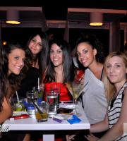 Closing night με χαμόγελα για το Yacht Club, στο λιμάνι.
