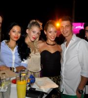 Closing night με χαμόγελα για το Yacht Club, στο λιμάνι.