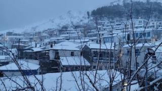 Σε λευκό τοπίο και πάλι η Σαμοθράκη - Χωρίς δρομολόγια το νησί