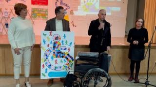Μικρά καπάκια... μεγάλες πράξεις: Δωρεά αναπηρικού αμαξιδίου από το 2ο Δημοτικό Σχολείο Αλεξανδρούπολης (video)