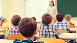 Ομοσπονδία Γονέων Μαθητών ΑΜ-Θ: "Τα παιδιά μας στοιβάζονται σε 29-30άρια τμήματα" 