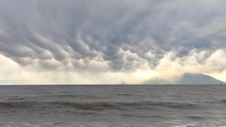 Σπάνιο φαινόμενο: Σύννεφα mammatus σε Αλεξανδρούπολη και Σαμοθράκη!