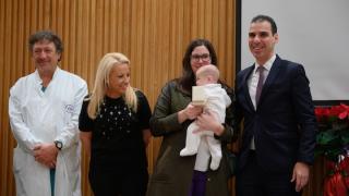 Ξύπνησε μνήμες η τελετή βράβευσης του ΠΓΝΑ - Συγκίνησε η παρουσία του μωρού που γεννήθηκε στο ασθενοφόρο