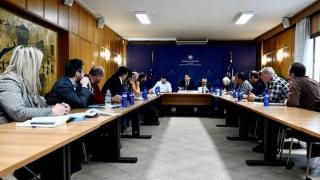 Ο Αυγενάκης δεσμεύτηκε προς τους μελισσοκόμους για την προστασία του εγχώριου μελιού
