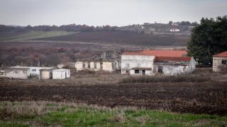 Τα εγκαταλελειμμένα στρατόπεδα σε Θράκη και νησιά γίνονται σπίτια
