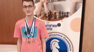 Με δύο χάλκινα μετάλλια επέστρεψε στην Αλεξανδρούπολη ο 15χρονος σκακιστής Μιχάλης Καρακασίδης