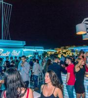 Yacht club: Ατελείωτη διασκέδαση μέχρι πρωίας!