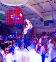 "Γκρεμίστηκε" το Reina Summer Club στο Closing Party του το Σάββατο.