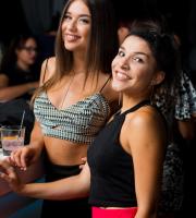 Το Yacht Club "δροσίζει" τις Παρασκευές μας - Ατελείωτη διασκέδαση μέχρι πρωίας