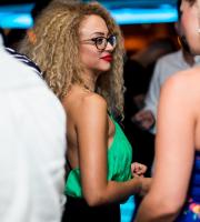 Το Yacht Club "δροσίζει" τις Παρασκευές μας - Ατελείωτη διασκέδαση μέχρι πρωίας
