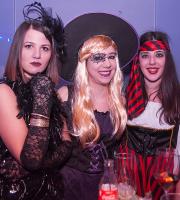 "Χαμός" έγινε στο party μασκέ του ΝΟΑ cafe bar 
