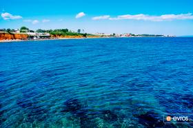 "Here's a pinch of dew now that it's hot".