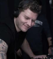O Dario D' Atis στα decks του ΝΟΑ παρέα με Wake Up events