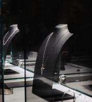 «Apostolos Jewellery»: φωτορεπορτάζ από τα εγκαίνια του νέου κοσμηματοπωλείου
