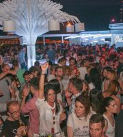 Κόλαση στο απογευματινό πάρτι του Yacht club με Sharam Jey.