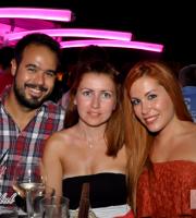 Closing night με χαμόγελα για το Yacht Club, στο λιμάνι.