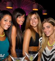 Closing night με χαμόγελα για το Yacht Club, στο λιμάνι.