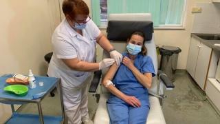 Ξεκίνησαν οι εμβολιασμοί υγειονομικού προσωπικού στο ΠΓΝΑ - Παρελήφθησαν 350 εμβόλια (video)