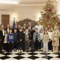 Ο Πρωθυπουργός με μαθητές και μαθήτριες του Μεγάλου Δερείου (photos)