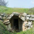 Ο υπόγειος χτιστός τάφος του Ελαφοχωρίου.