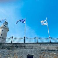 Γαλανόλευκες & λάβαρα του 1821 κυματίζουν στην Αλεξανδρούπολη (video)