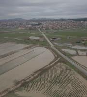 Εικόνα από τις καταστροφές στην περιοχή του Πόρου κοιτώντας προς τις Φέρες