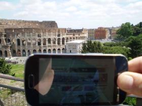 Στη Ρώμη ταξιδέψαμε σήμερα χάρις τον φίλο Σίμο, ο οποίος λίγο πριν επισκεφτεί το Κολοσσαίο και μας στέλνει την αγάπη του.