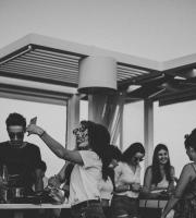 Ένα δυνατό super closing party του Yacht club με τους Dole & Kom