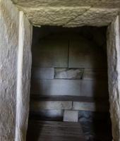 Ο υπόγειος χτιστός τάφος του Ελαφοχωρίου.