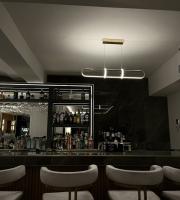 Cafe & lounge bar