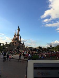 Η Ευρωπαική Disneyland (αλλιώς Disneyland Paris) βρίσκεται στο προάστιο Marne - la - Vallee του Παρισιού όπου και η φίλη Σοφία βρέθηκε πριν από μερικές ημέρες.