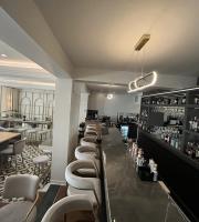 Cafe & lounge bar