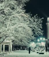 Κινηματογραφικά τοπία στην χιονισμένη πλατεία φάρου Αλεξανδρούπολης